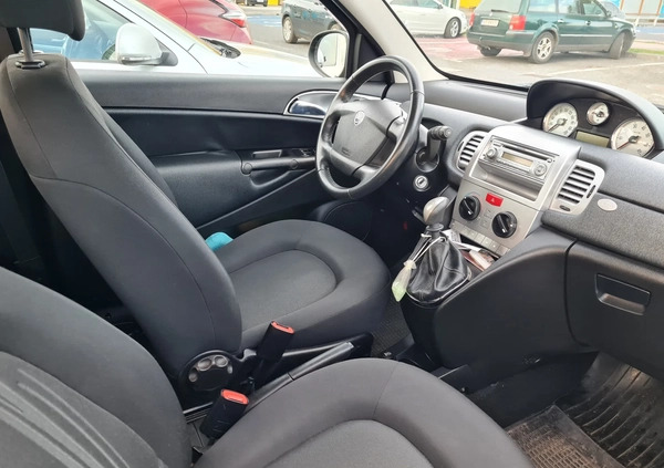 Lancia Ypsilon cena 18500 przebieg: 122000, rok produkcji 2011 z Tychy małe 154